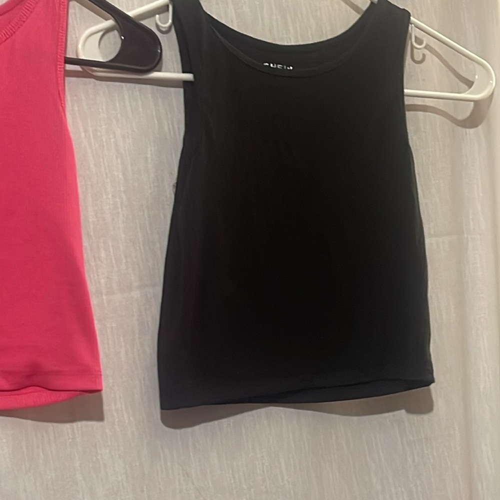 2 Cropped Tanks - Small - Picture 3 of 10